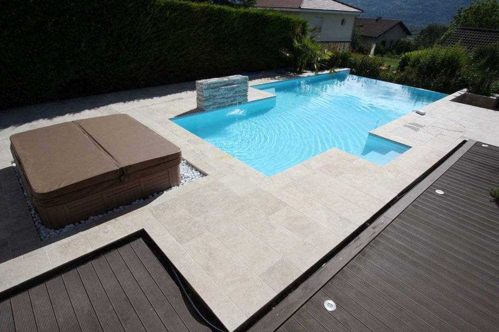 Piscine à Saint-Nazaire-Les-Eymes (4)