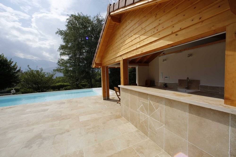 Abris piscine à Saint-Nazaire-les-Eymes