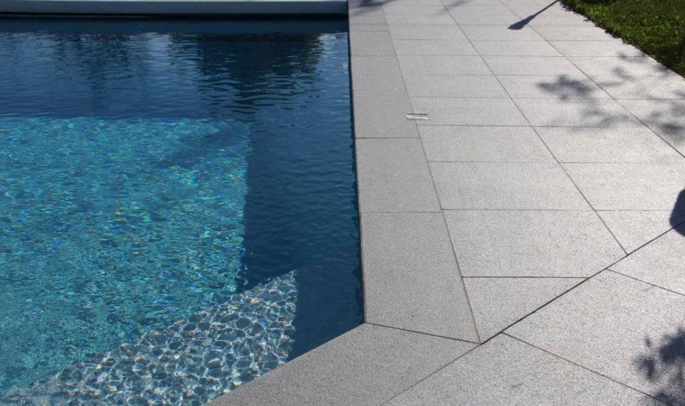 Dallage pour piscine en pierre naturelle