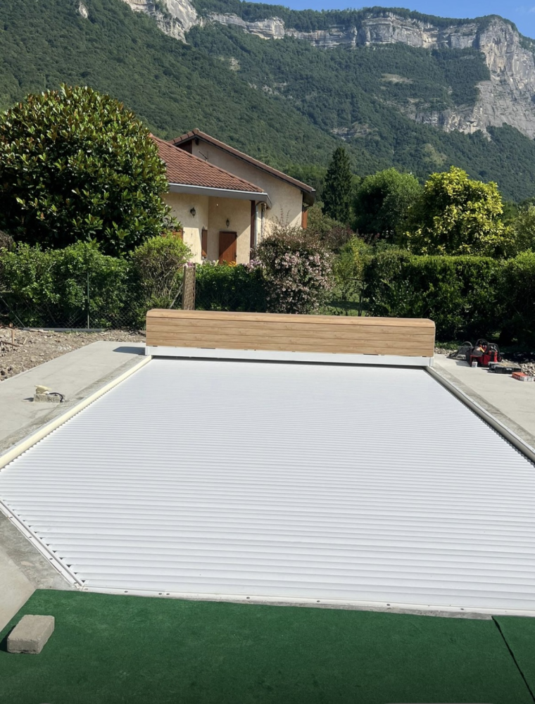 Installation d'un volet de sécurité hors sol banc à Crolles